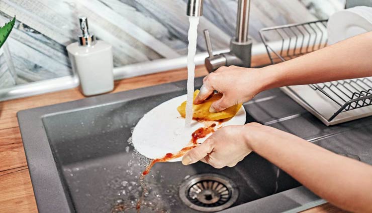 شستشوی ظروف با آب گرم