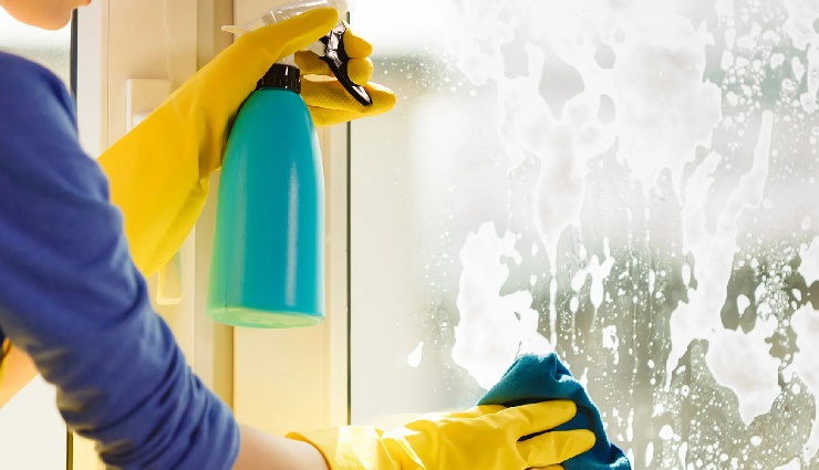 ۱۲ اشتباه رایج در تمیز کردن پنجره ها