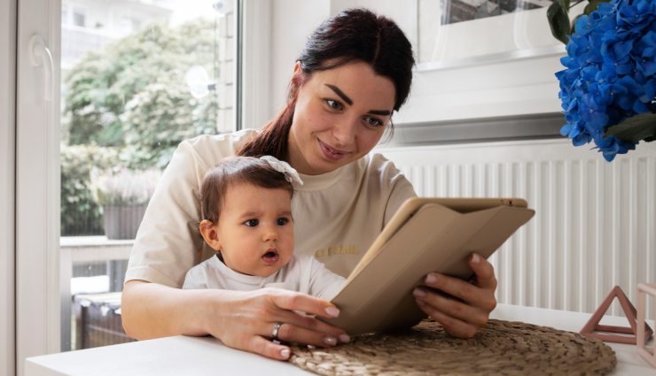 کتاب خواندن برای نوزاد