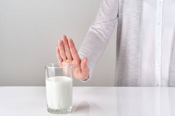 حذف شیر و فرآورده‌های آن از رژیم غذایی اصلی‌ترین راه درمان حساسیت به شیر است