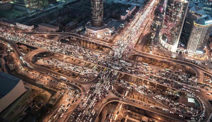 معرفی پرجمعیت ترین شهرهای جهان؛ تصویر بزرگراه‌های شلوغ در شب