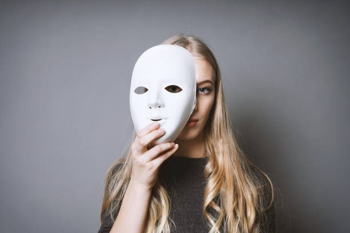 آیا نقاب اجتماعی مضر است؟