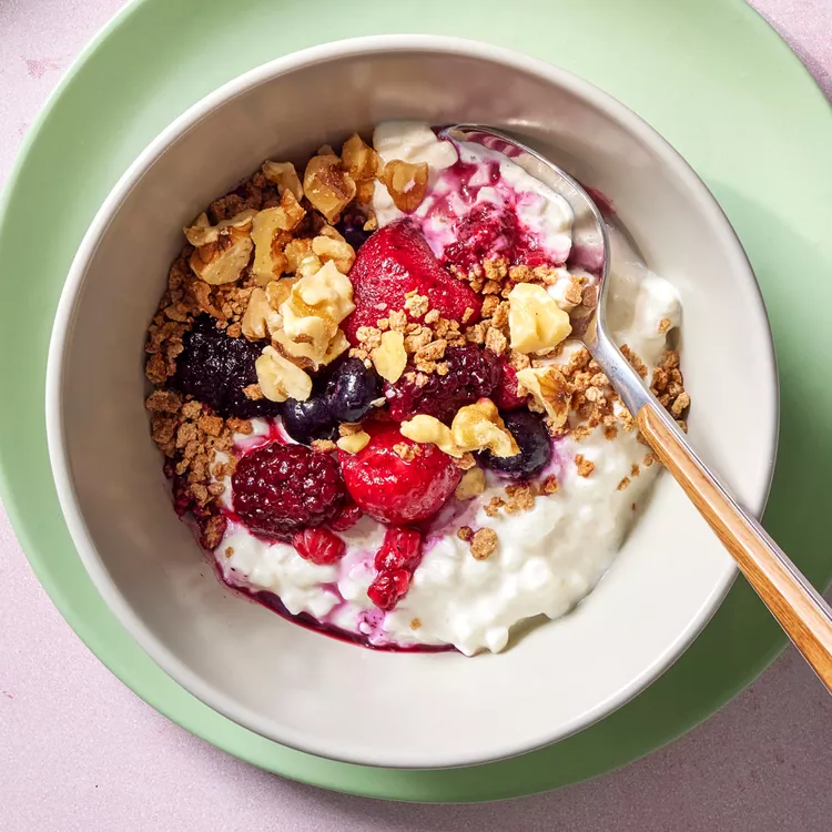EW Crunchy Berry Bowl hero 1x1 2163 preview maxWidth 4000 maxHeight 4000 ppi 300 quality 100 b4e44c8959184e899512eceac93232f3
