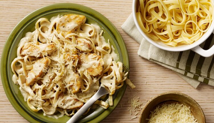 طرز تهیه پاستا با سس آلفردو و مرغ