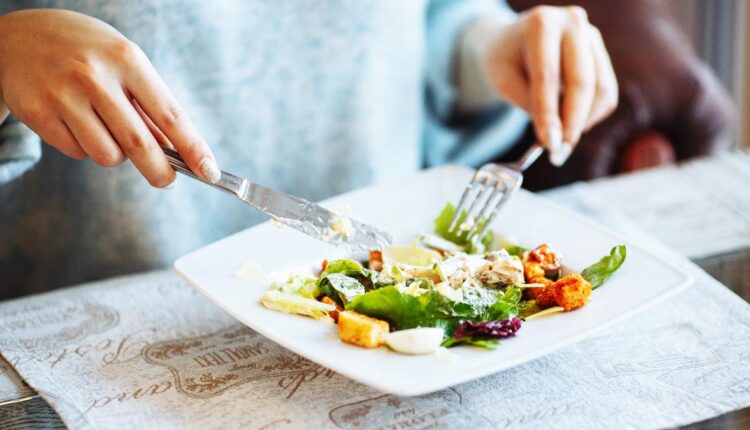 بهترین زمان ناهار خوردن چه ساعتی است؟