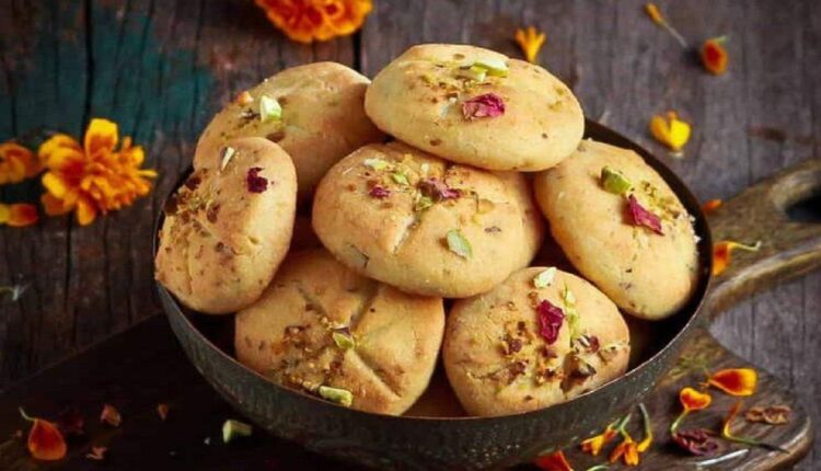 طرز تهیه شیرینی زعفرانی