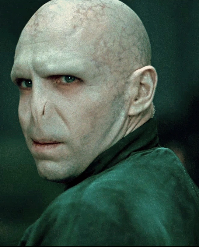 Lord Voldemort در لیست قدرتمندترین جادوگران هری پاتر سوم است.