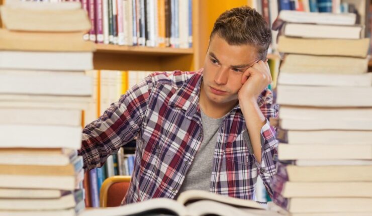 چرا 6 ماه کلاس زبان رفتی ولی هنوز موقع حرف زدن «قفل» می‌کنی؟ (عیب‌یابی سریع)